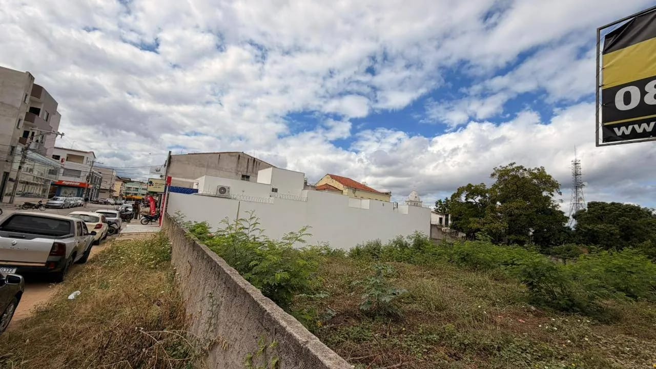 Terreno à venda, Centro, Araçuaí, MG