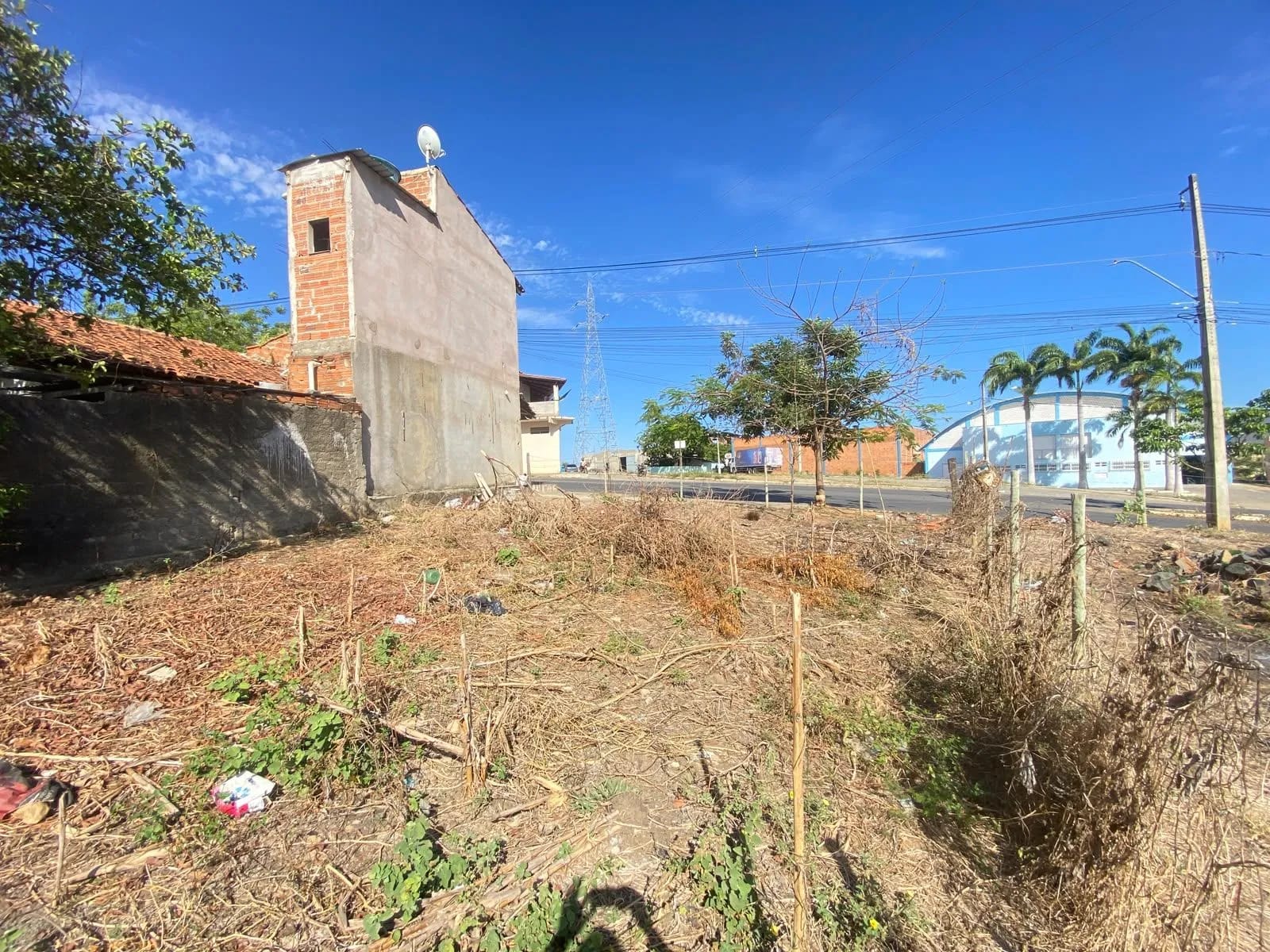 Terreno à venda, Avenida das Rosas, Araçuaí, MG